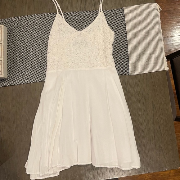 🔥White Dress🔥 - Picture 5 of 6